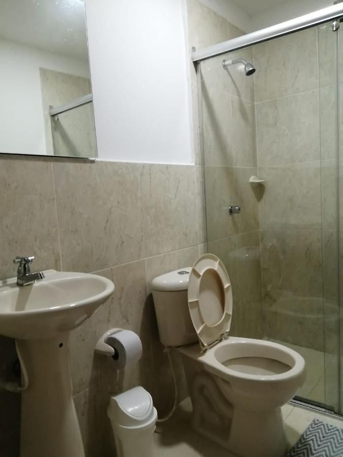 Hostal Cc House *
