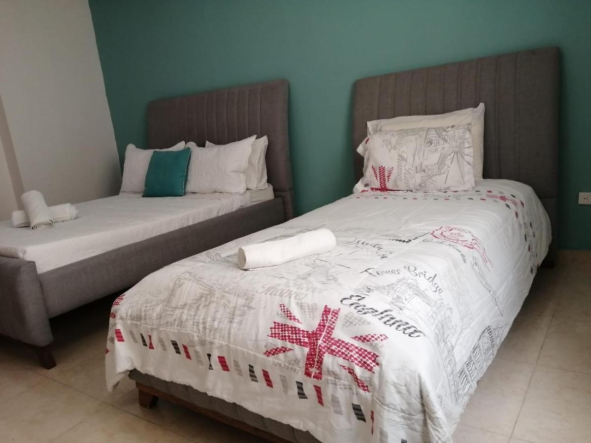 Hostal Cc House