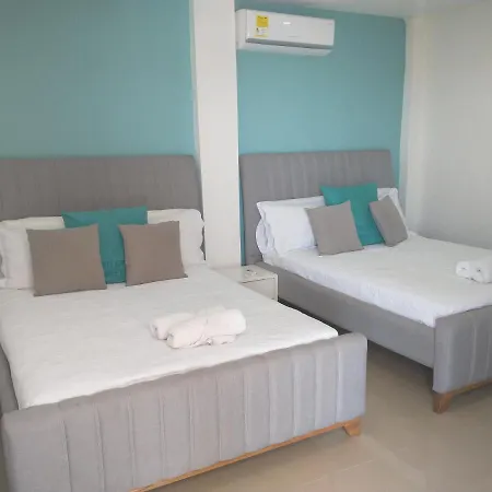 Cc House Hostal *