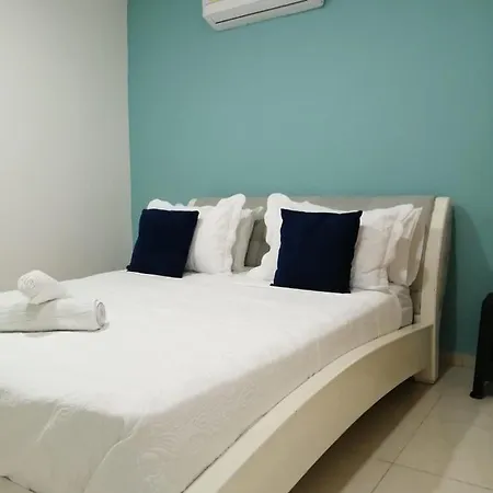 Hostal Cc House