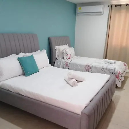 Hostal Cc House