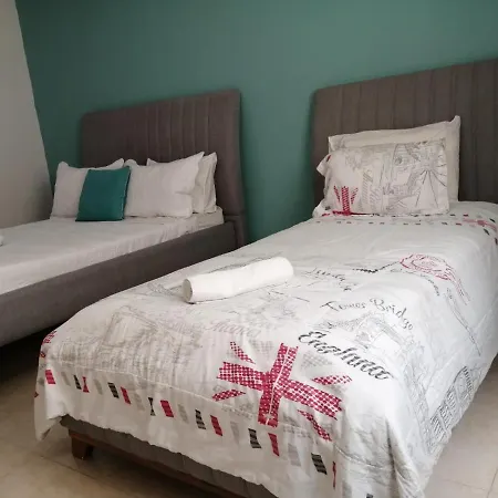 Hostal Cc House