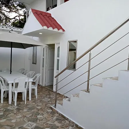 Hostal Cc House *